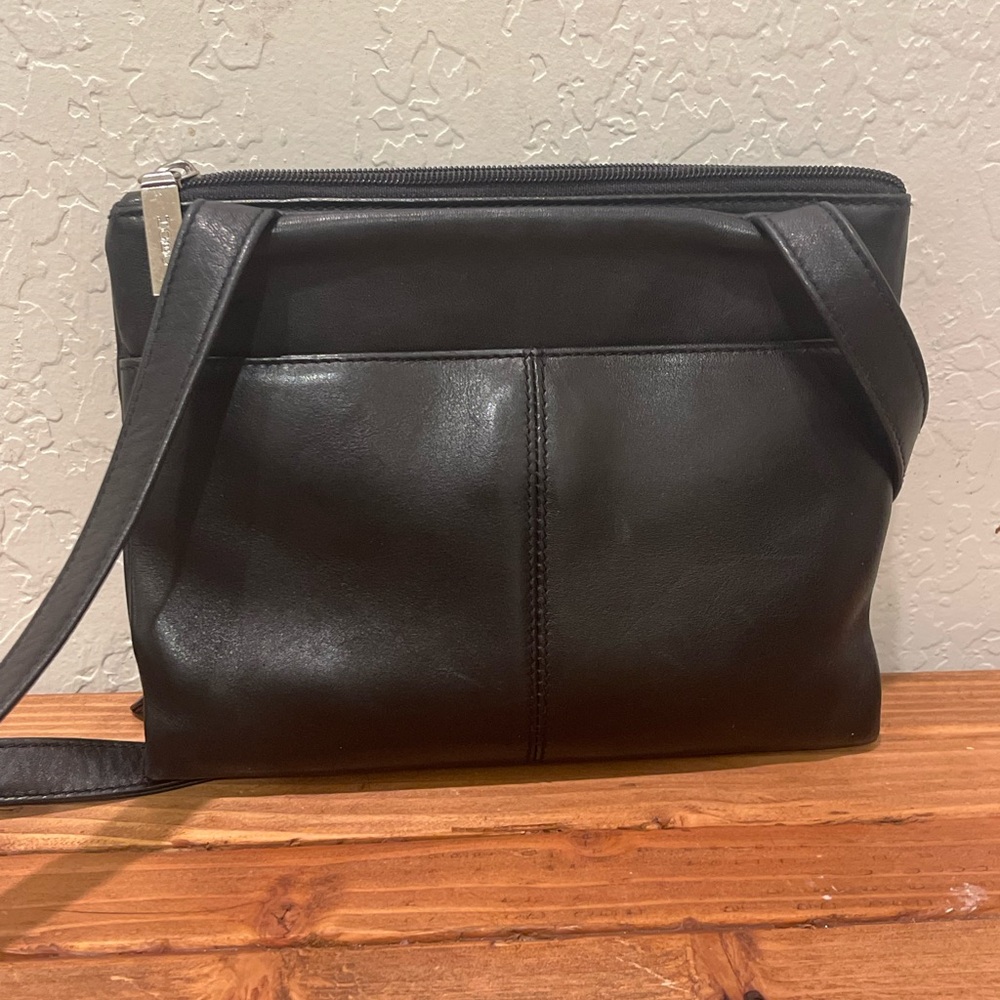 HOBO International Black Leather Crossbody Shoulder bag w/ double zipper closure - Picture 9 of 13